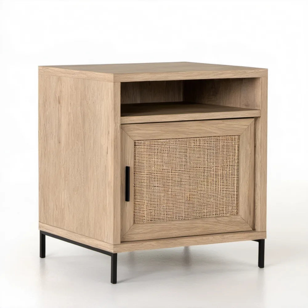 Szafka nocna 50 x 40 x 60 cm w kolorze naturalnego dębu z beżowym frontem rattanowym i czarnymi nogami